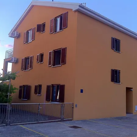 Apartman Leona & David *